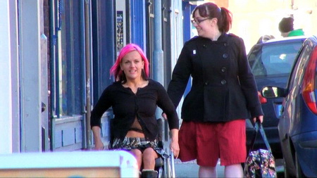 Voyeur Babe Leah Caprice Flashing